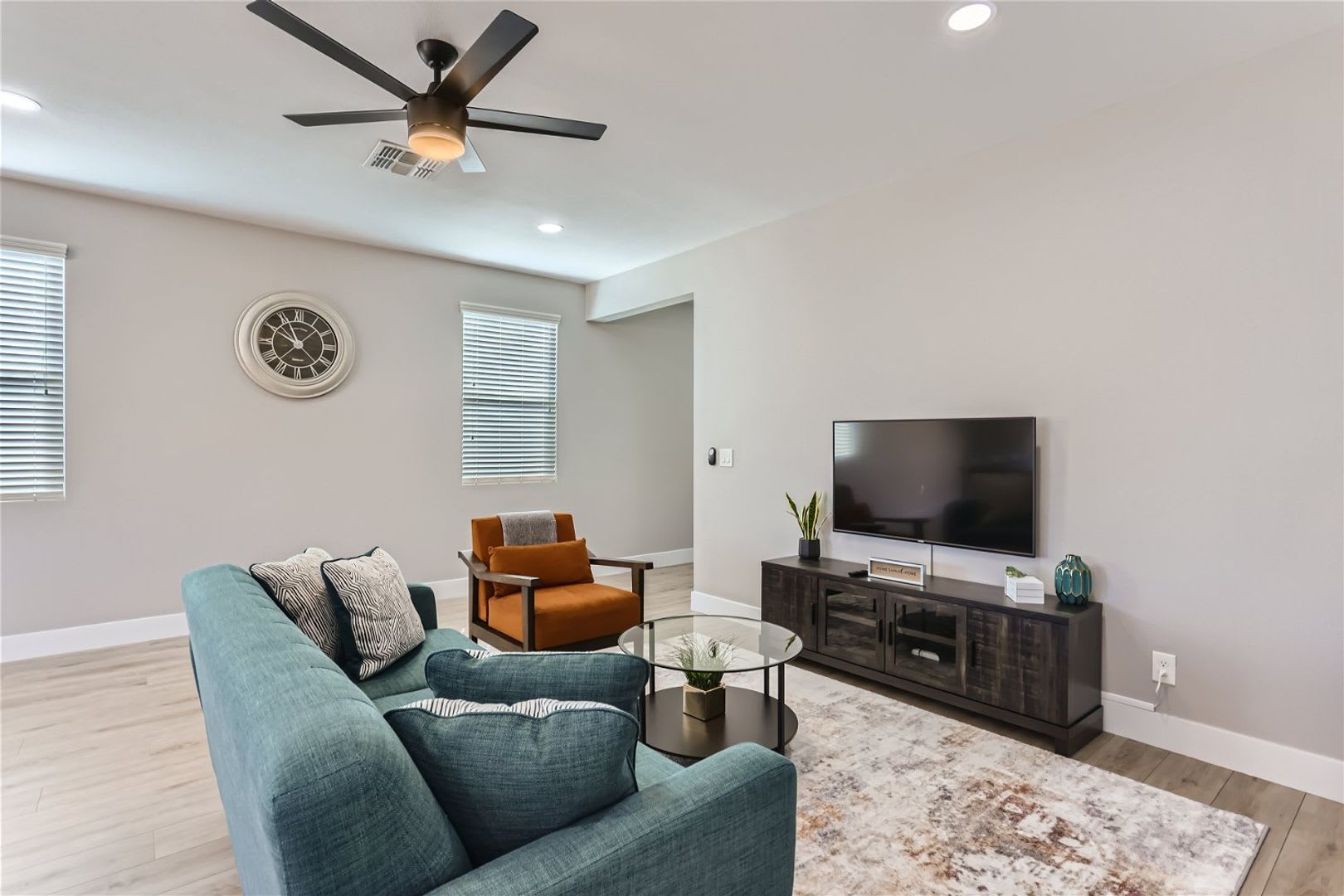 Fully Furnished Short/Long Term Rental – photo 3