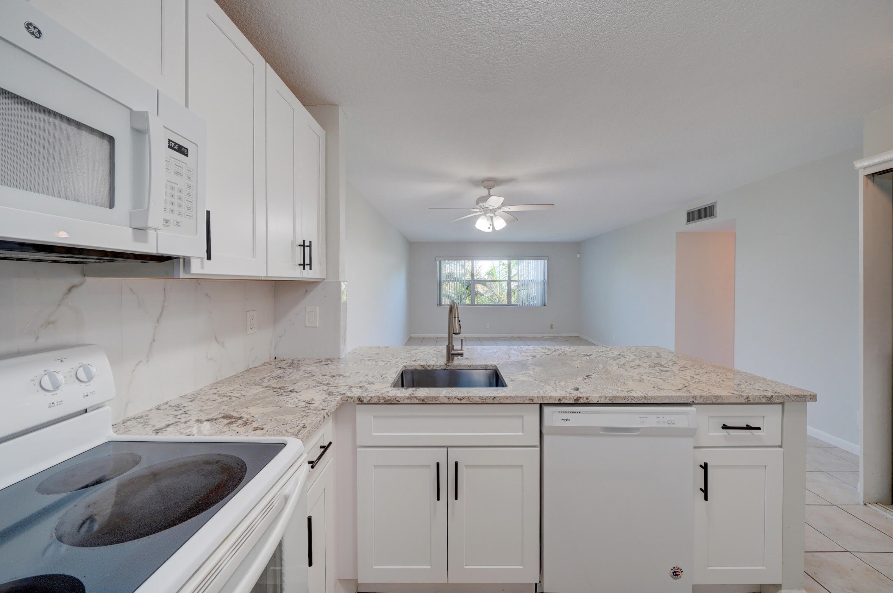 550 SE 2nd Avenue – photo 4