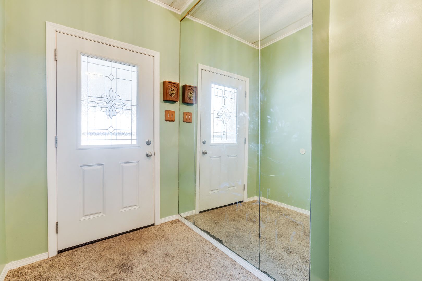 AVAILABLE NOW! 3 bed, 2 bath AMAZING House in Allentown!!! – photo 4