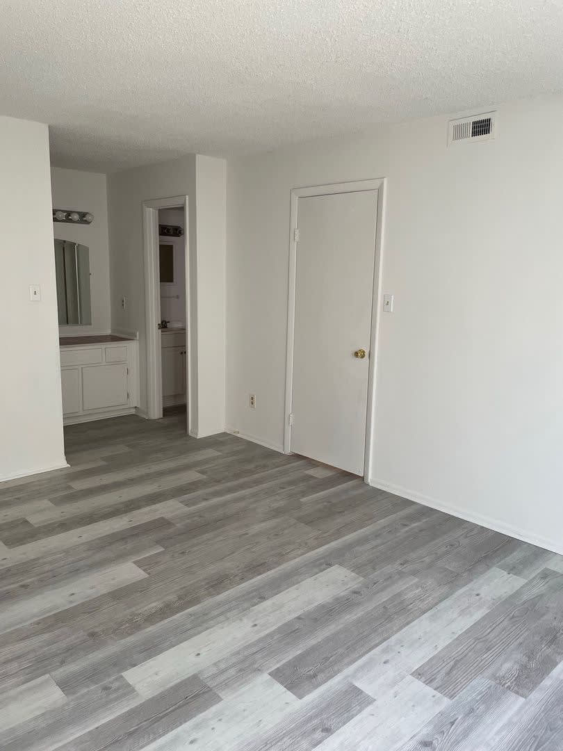 Charming First-Floor 2-Bedroom Condo in Virginia Beach – photo 5
