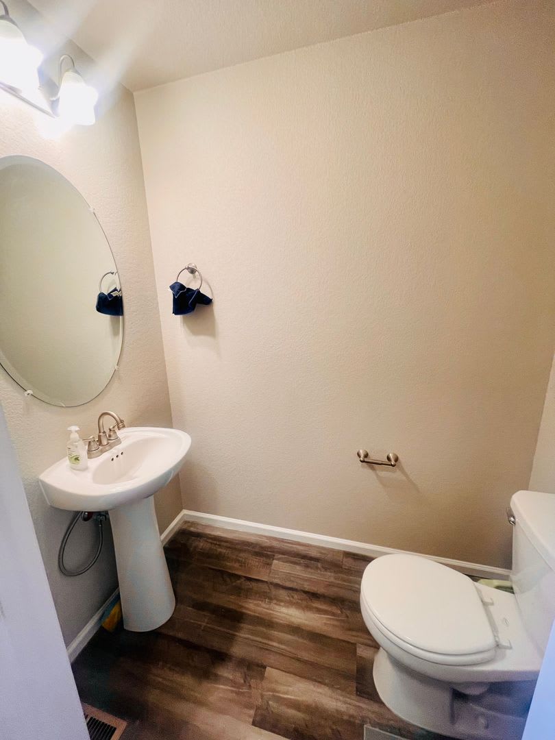 Gorgeous Townhome Move In Special – photo 3