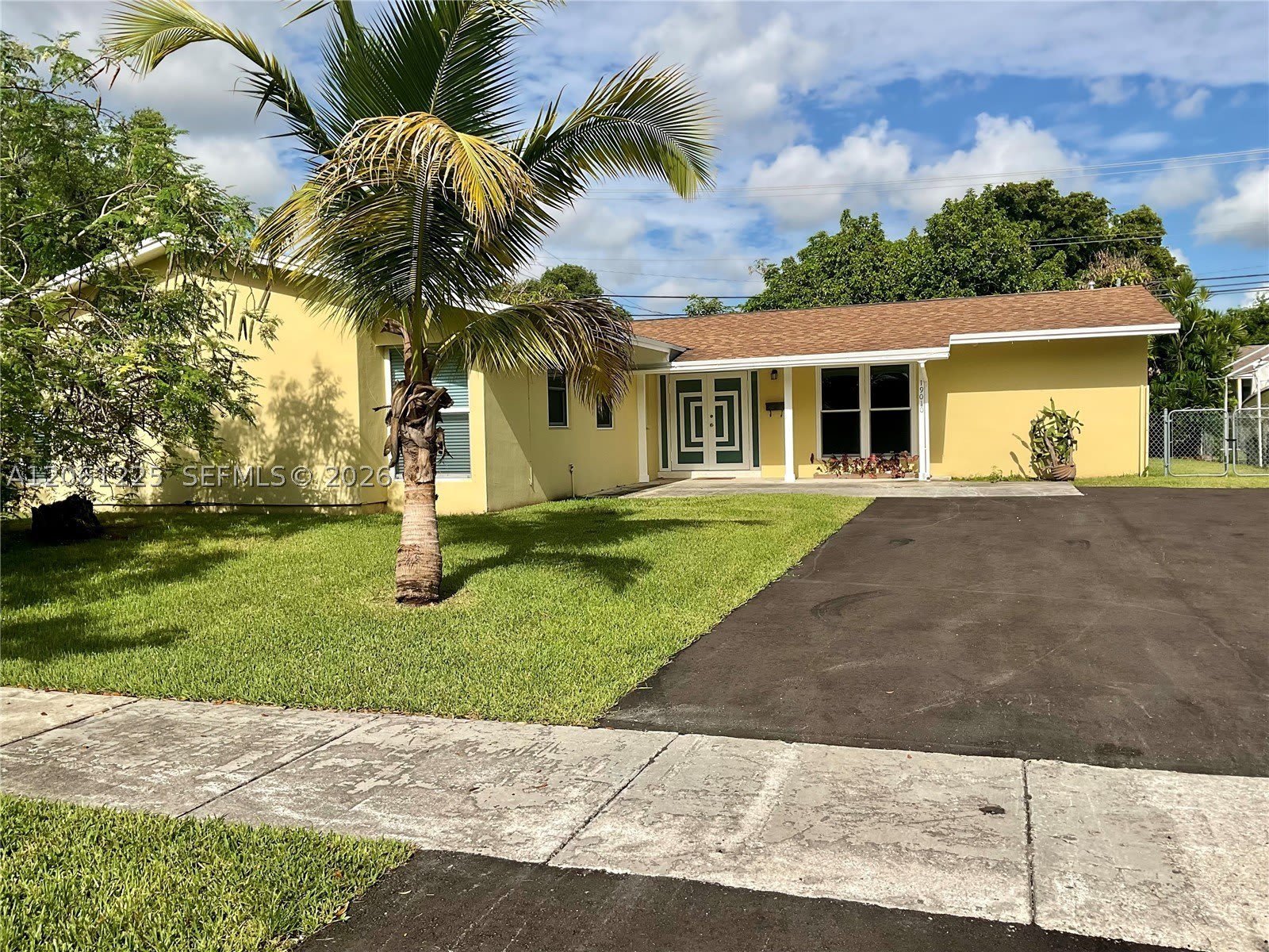 19010 SW 96th Ave – photo 1