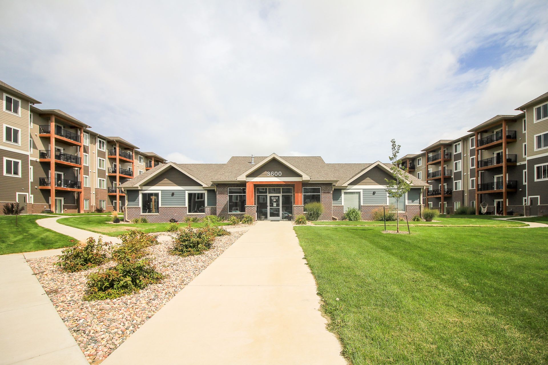 Welcome to Huntington Village – photo 3