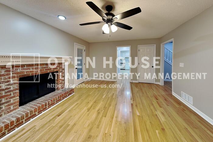4241 Glenforest Way – photo 3