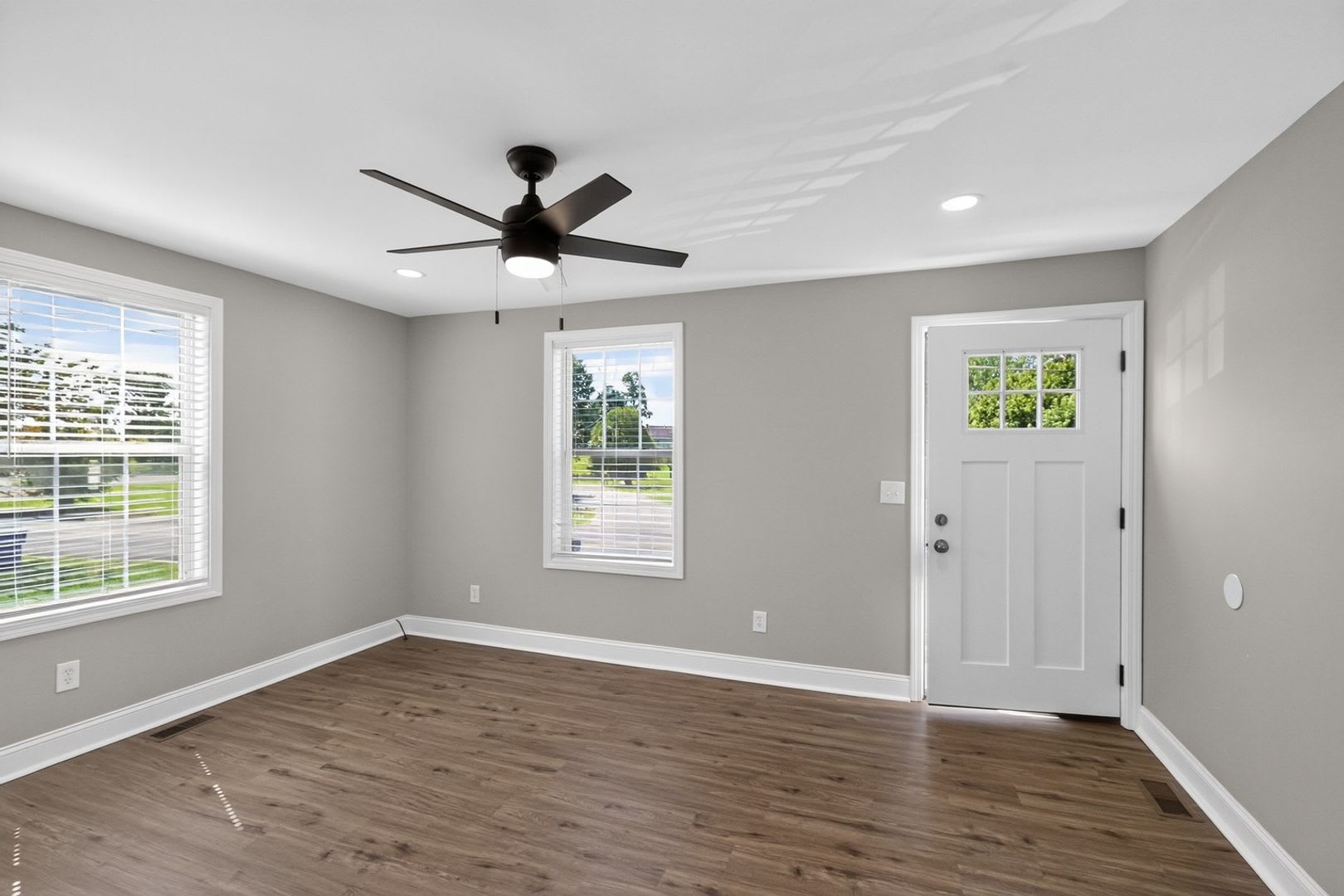 Charming 2Br Duplex In Oak Ridge – photo 4
