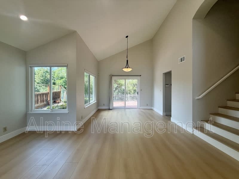 560 Palo Alto Place – photo 2