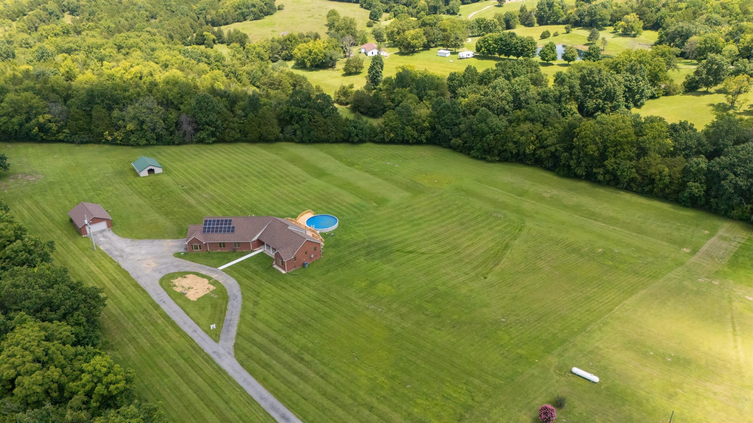 1221 Hawthorne Lane – photo 2