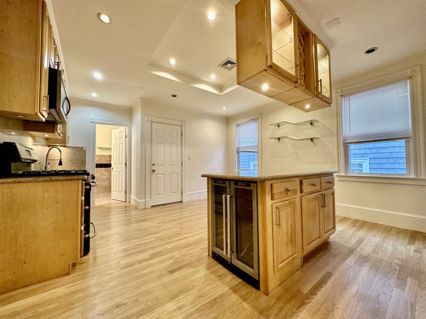 8 White Ave. – photo 1