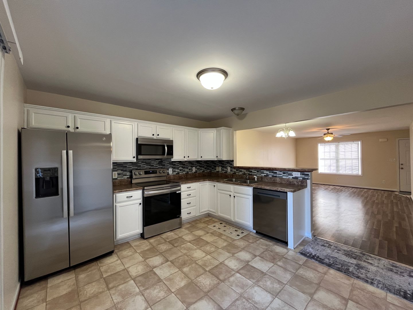 End Unit Townhome with Unfinished Basement – photo 2