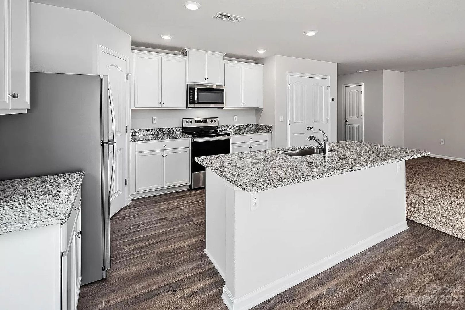 Room in 4 Bedroom Home at Nia Rd – photo 4