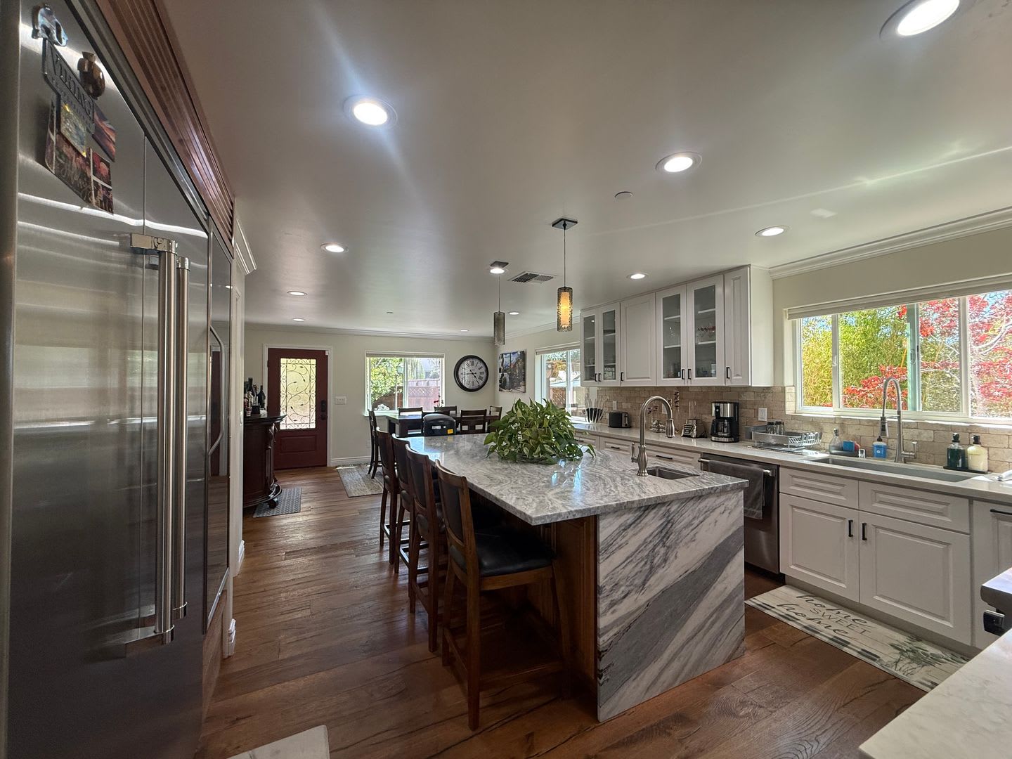 Luxurious 4 bdrm 3.5 bath home w/chef's kitchen, Santa Cruz gardens – photo 3