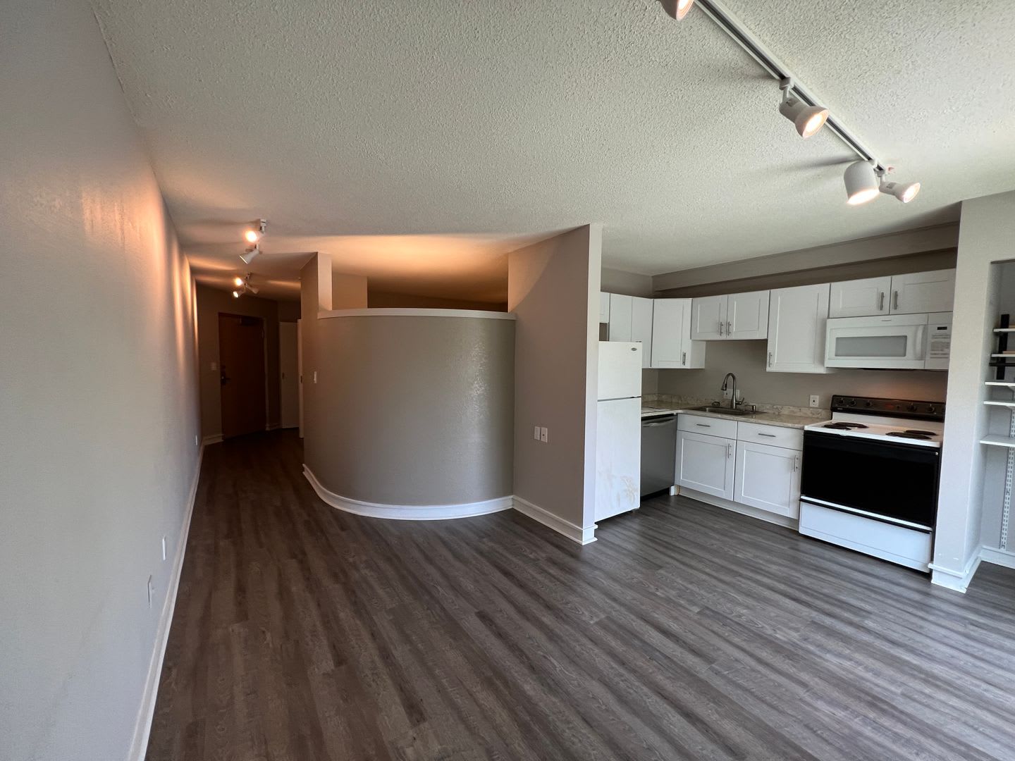 Beech St. Apartment – photo 5