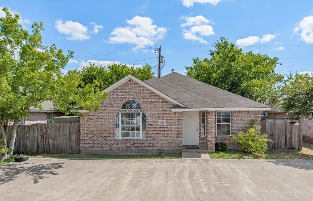 821 Ave A – photo 2