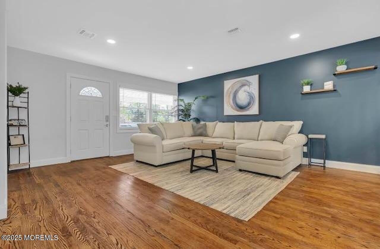 1143 Roe Avenue – photo 4