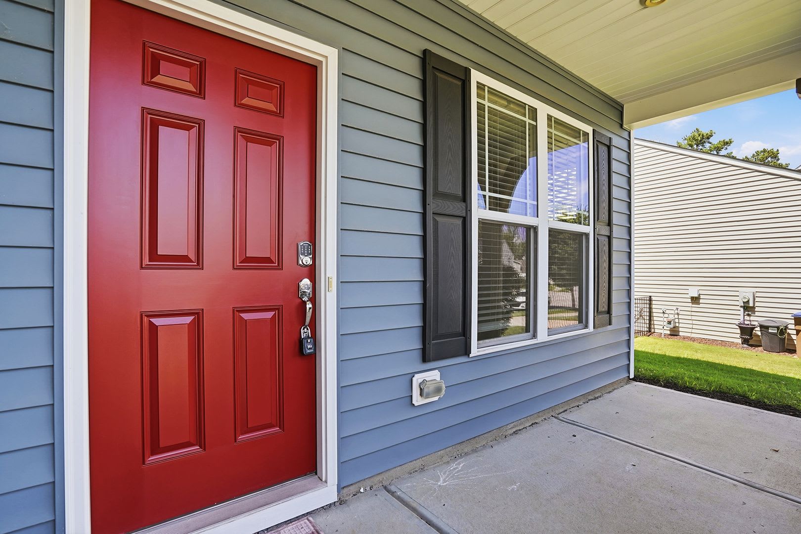Available Now 2 Story Home In Desirable Area – photo 4