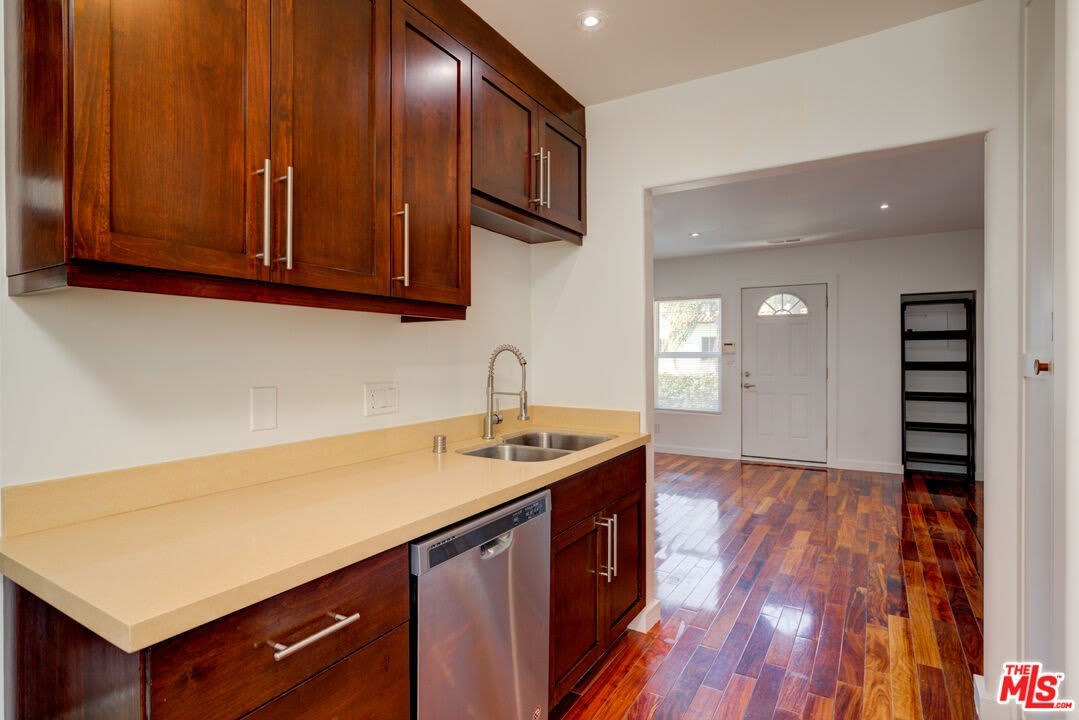 932 S Shenandoah St – photo 5