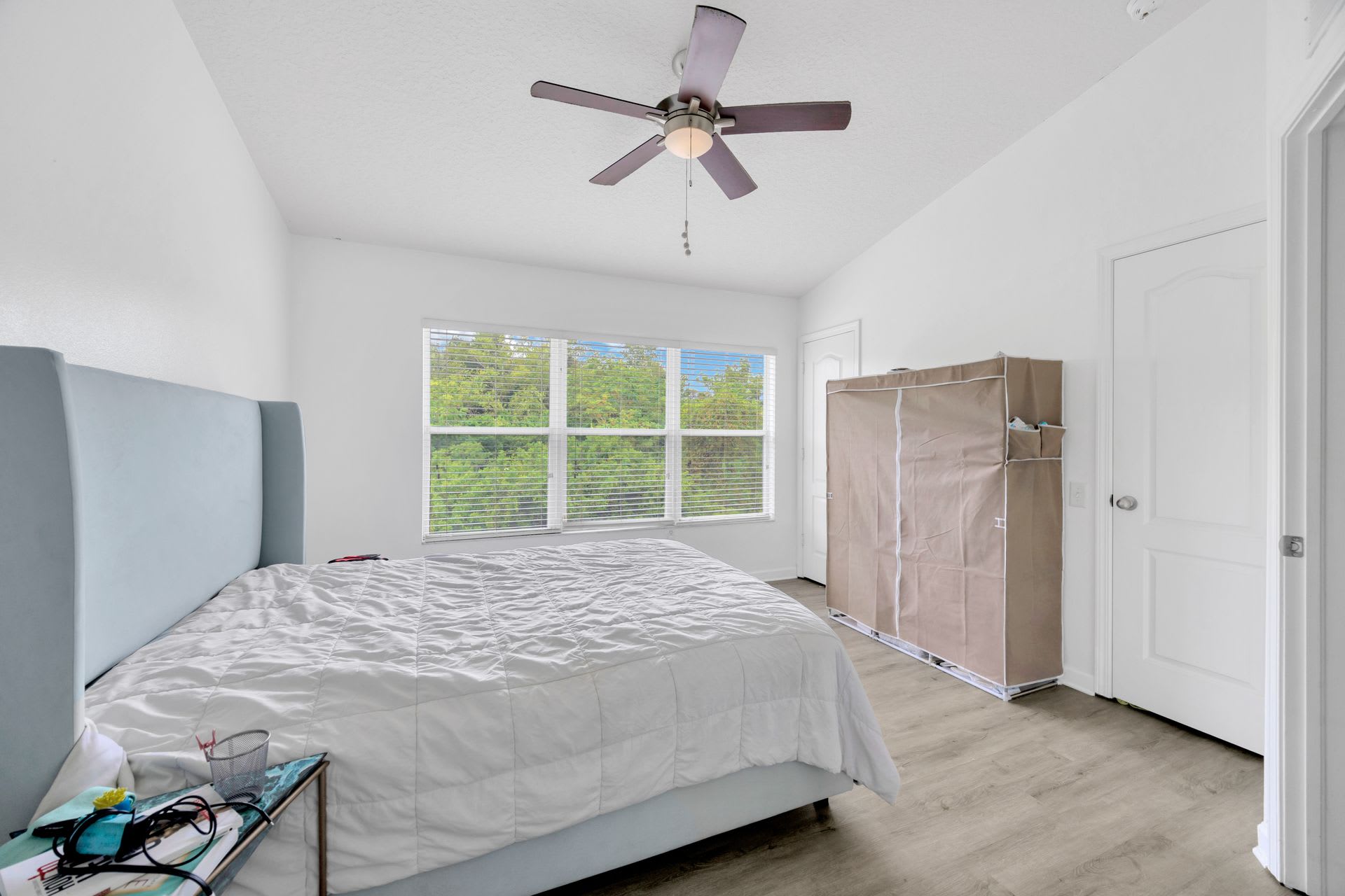 Charming Riverview Townhome with Screened Patio – photo 4