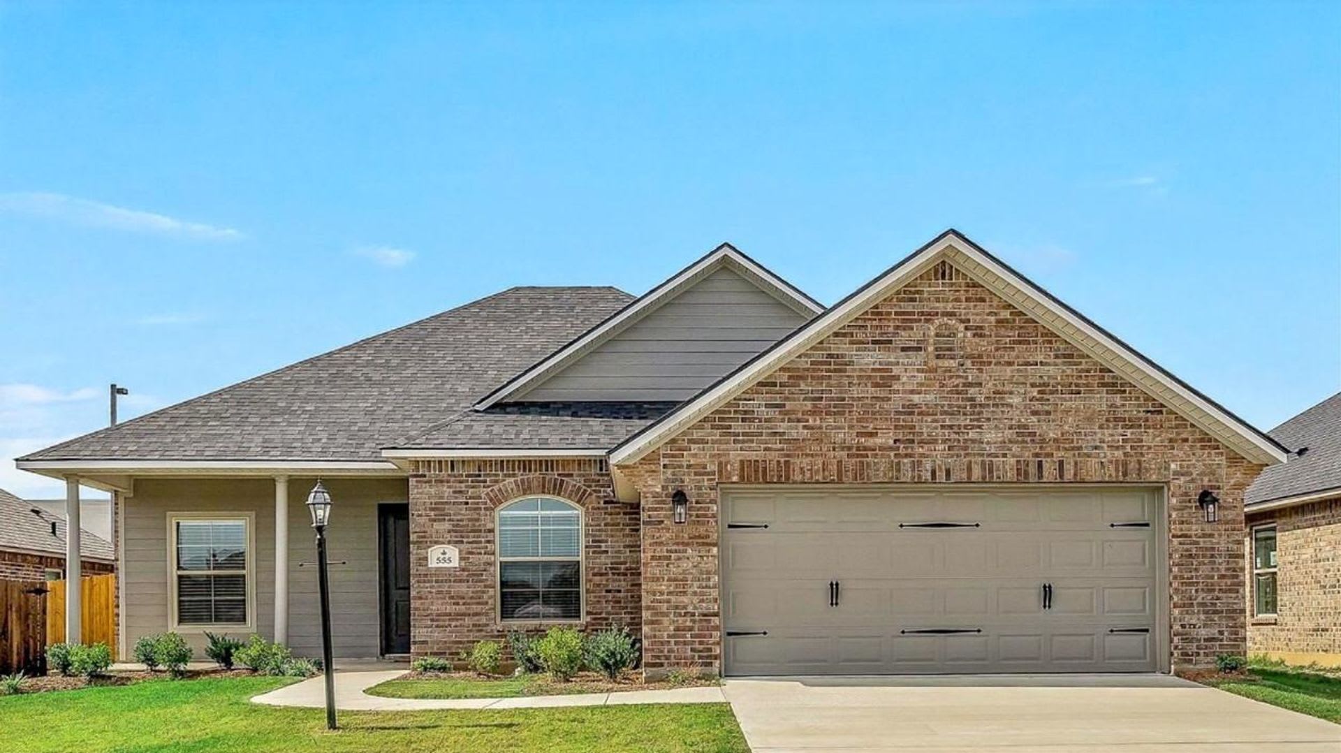Like Brand New Construction In Haughton Move In Special 400 Dollars Off First Month Rent – photo 1