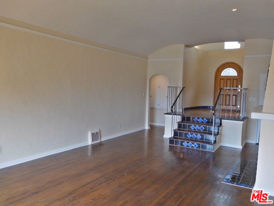 1621 Silverwood Terrace – photo 2