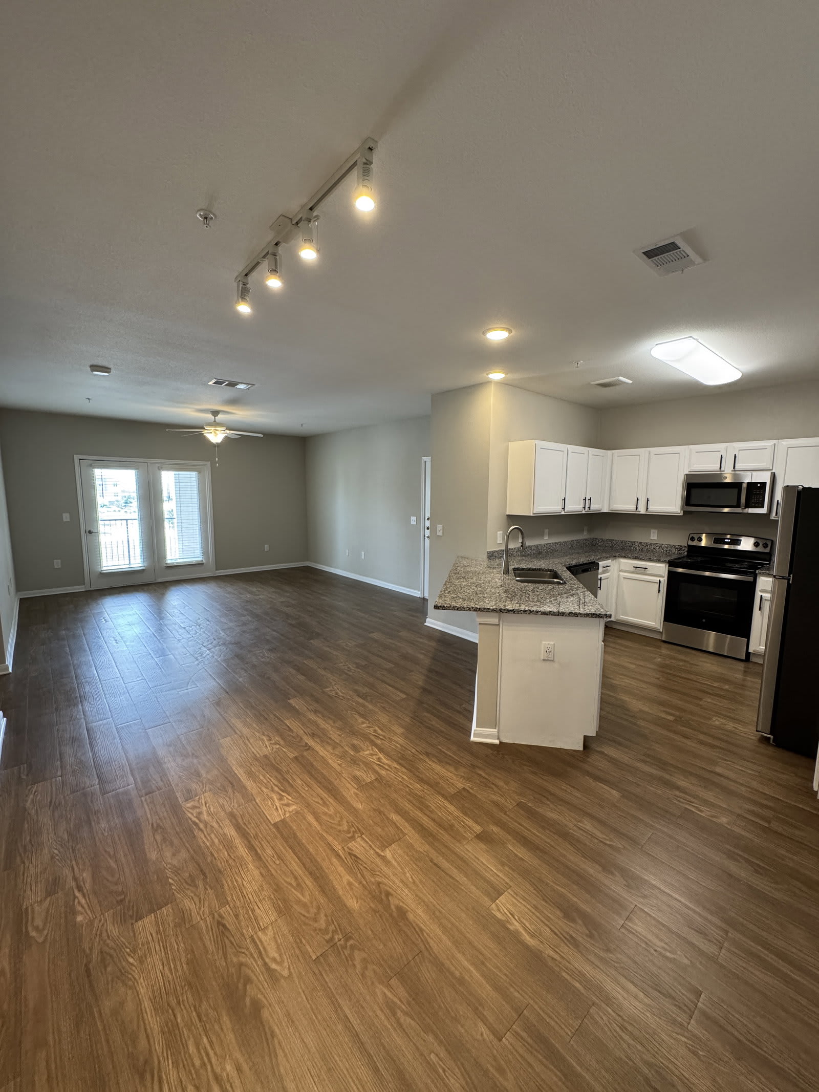 1828 Central Expressway – photo 2