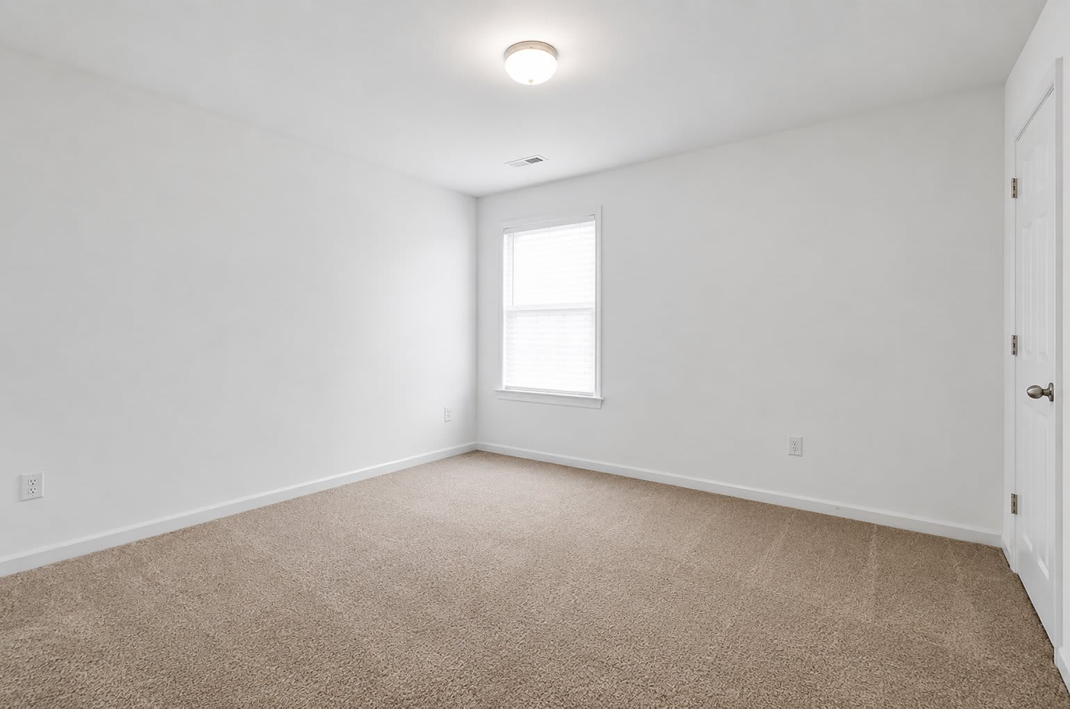 4599 Woodford Circle – photo 5