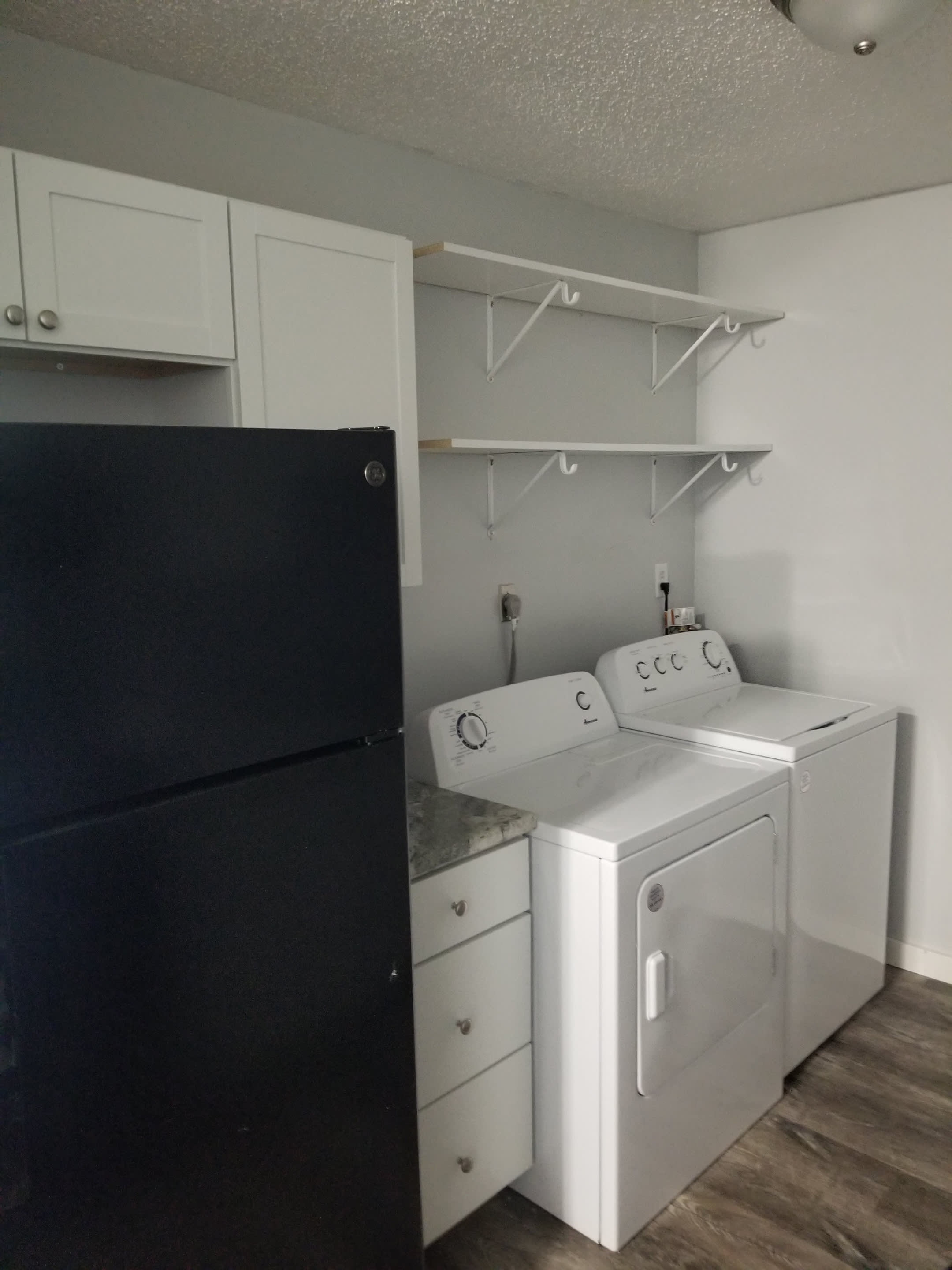 1112 Oakview Dr – photo 1