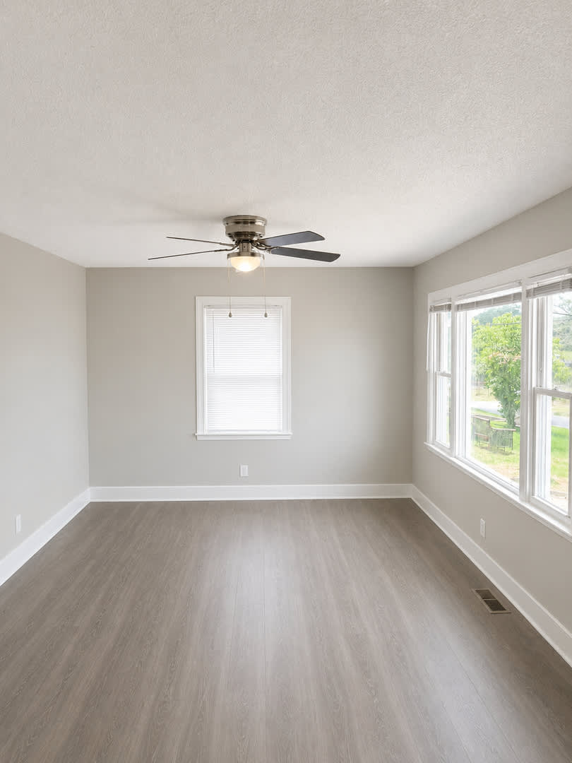 406 E 17TH STREET – photo 3