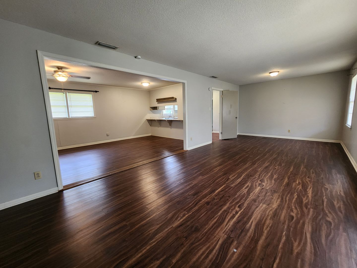 Spacious 3 Bedroom Brick Home with Open Floor Plan, Large Fenced Yard & Carport in Valdosta – photo 2