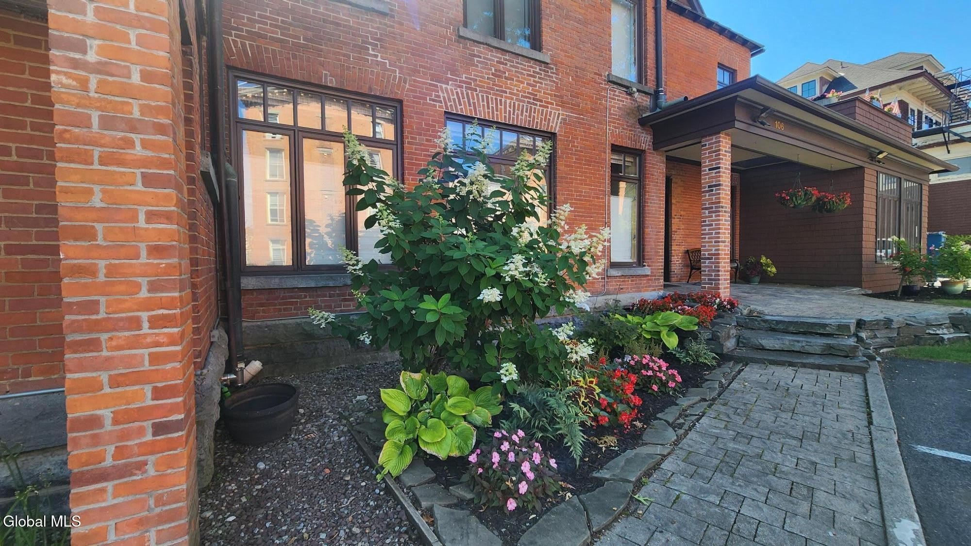 106 Spring Street – photo 3