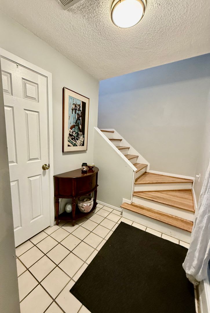 3Bd 2 5 Bath End Unit Condo One Block From The Bay In Ocean Park Views Of The Bay From Third Floor – photo 2