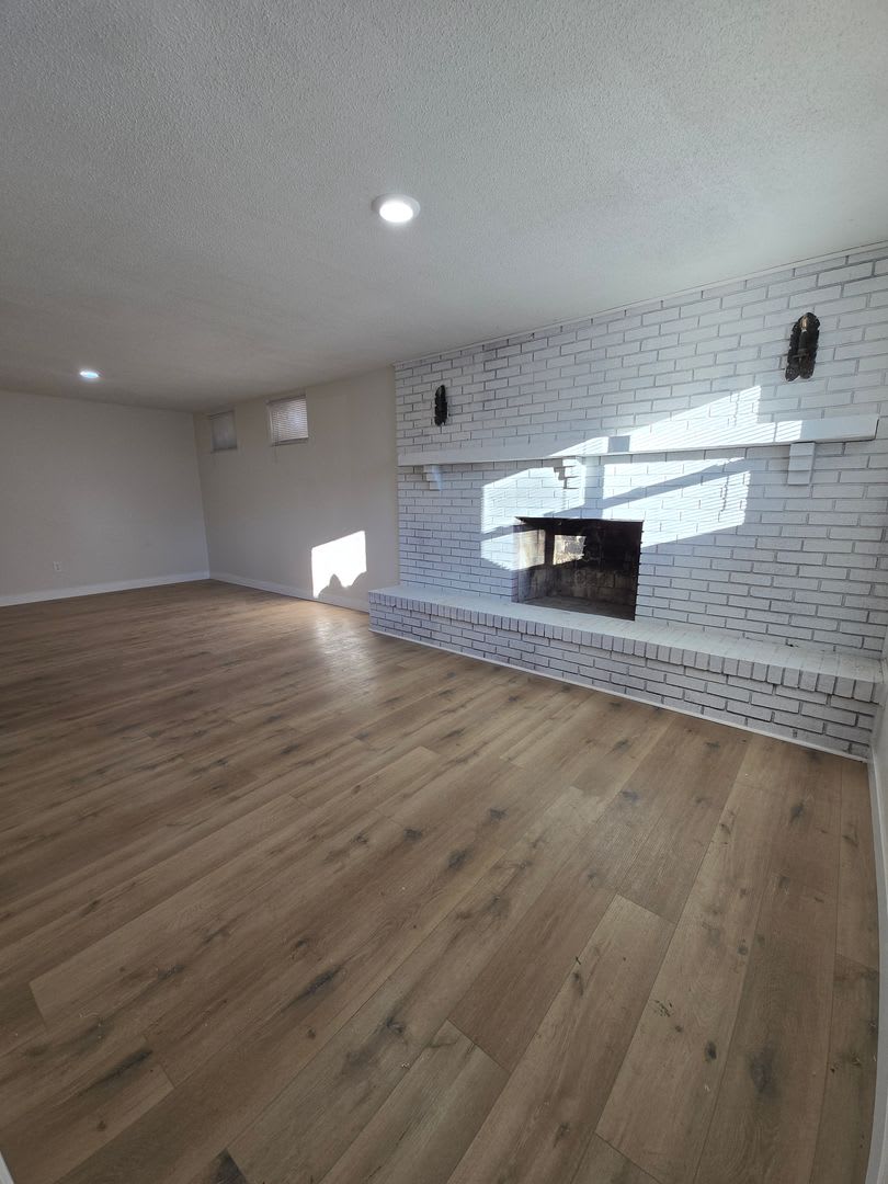 4309-4311 W Bethany Dr – photo 2