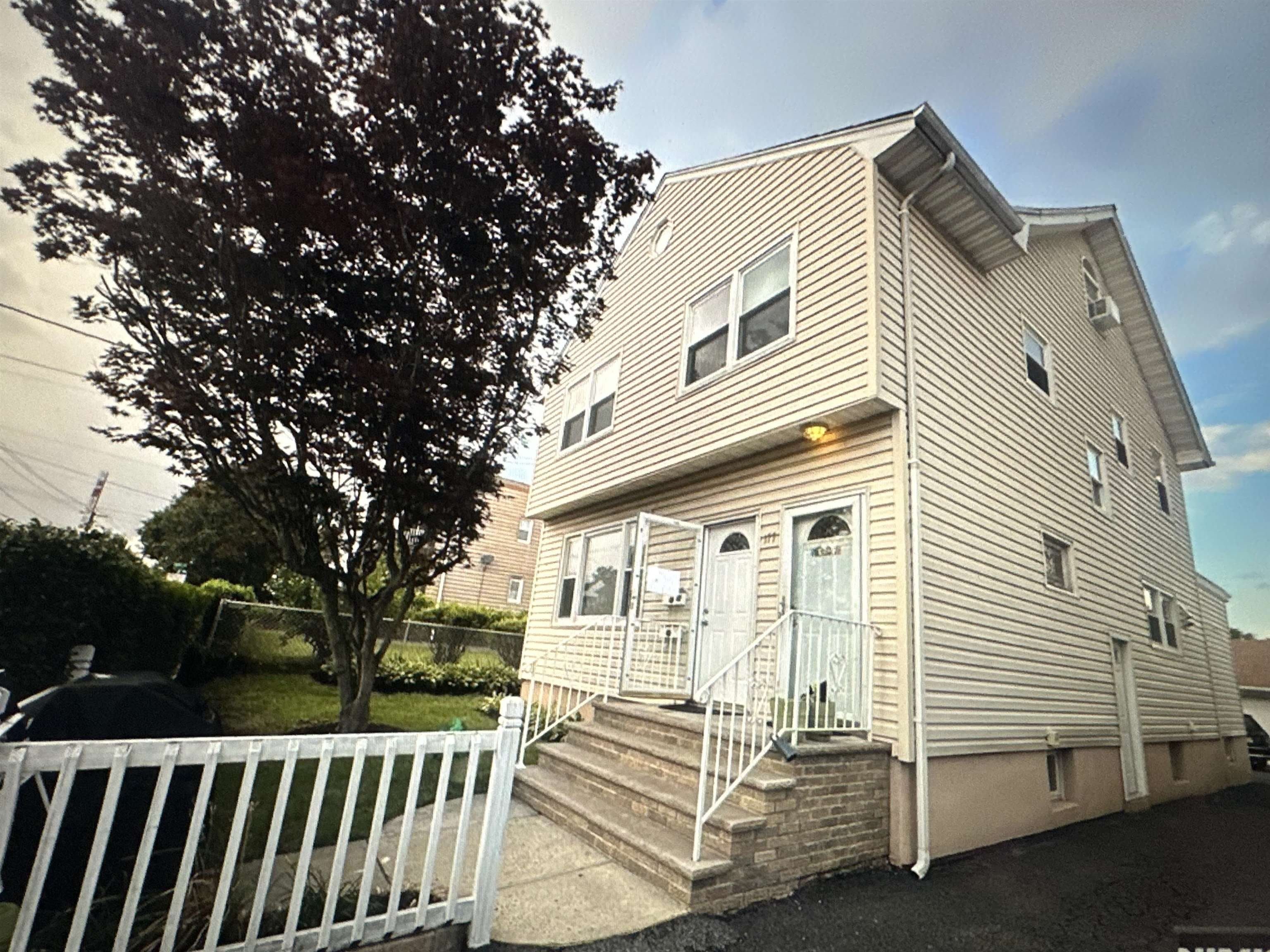 177 WILLIAMS AVE – photo 1