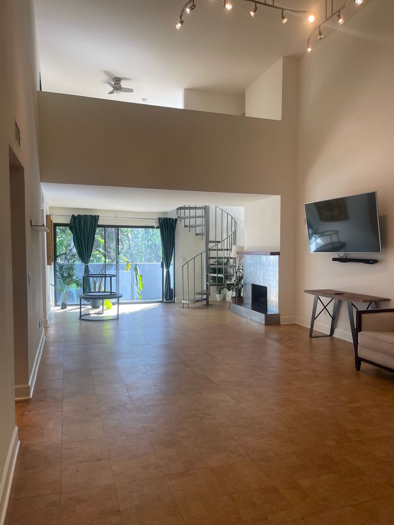 Hollywood Luxury 2 Bed Condo! – photo 3