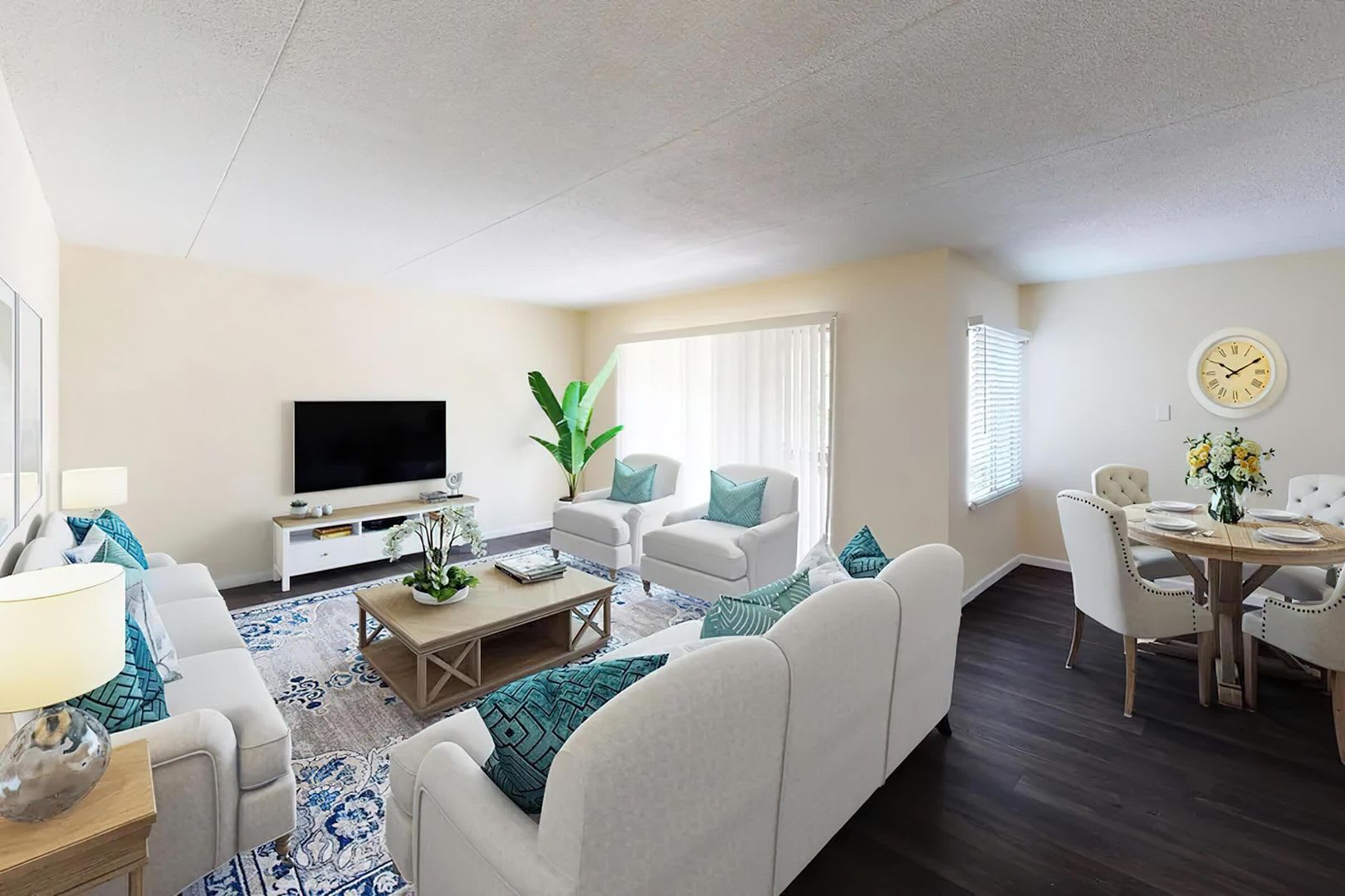 Renaissance At Strawberry Creek Apartments – photo 3