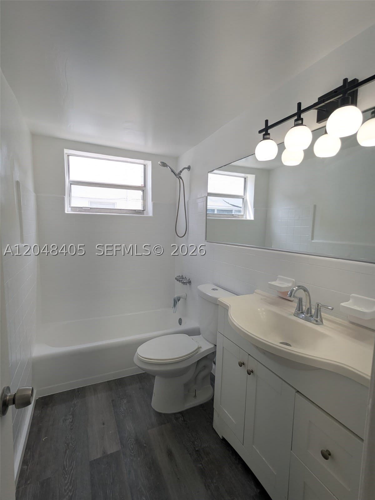 7815 Crespi Blvd – photo 3
