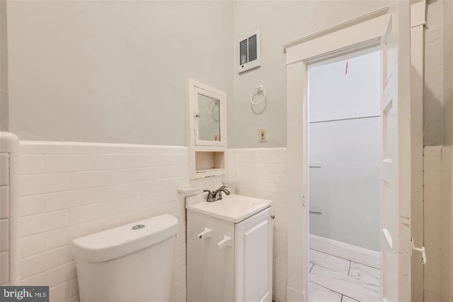 204 E 25TH Street – photo 5