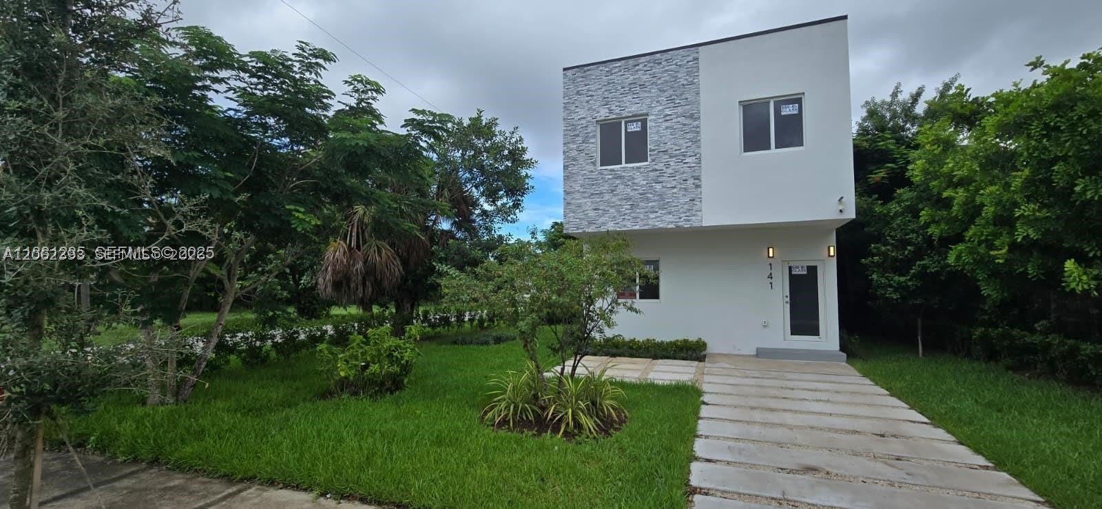 141 NW 11th St – photo 1