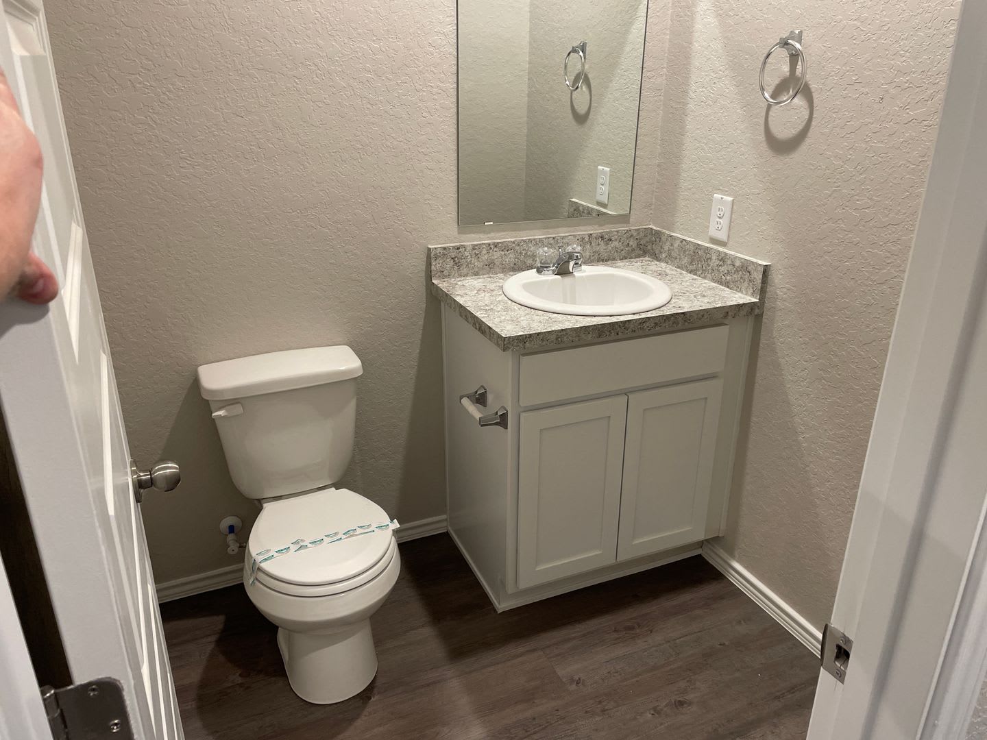AVAILABLE NOW! Charming Three Bedroom – photo 5