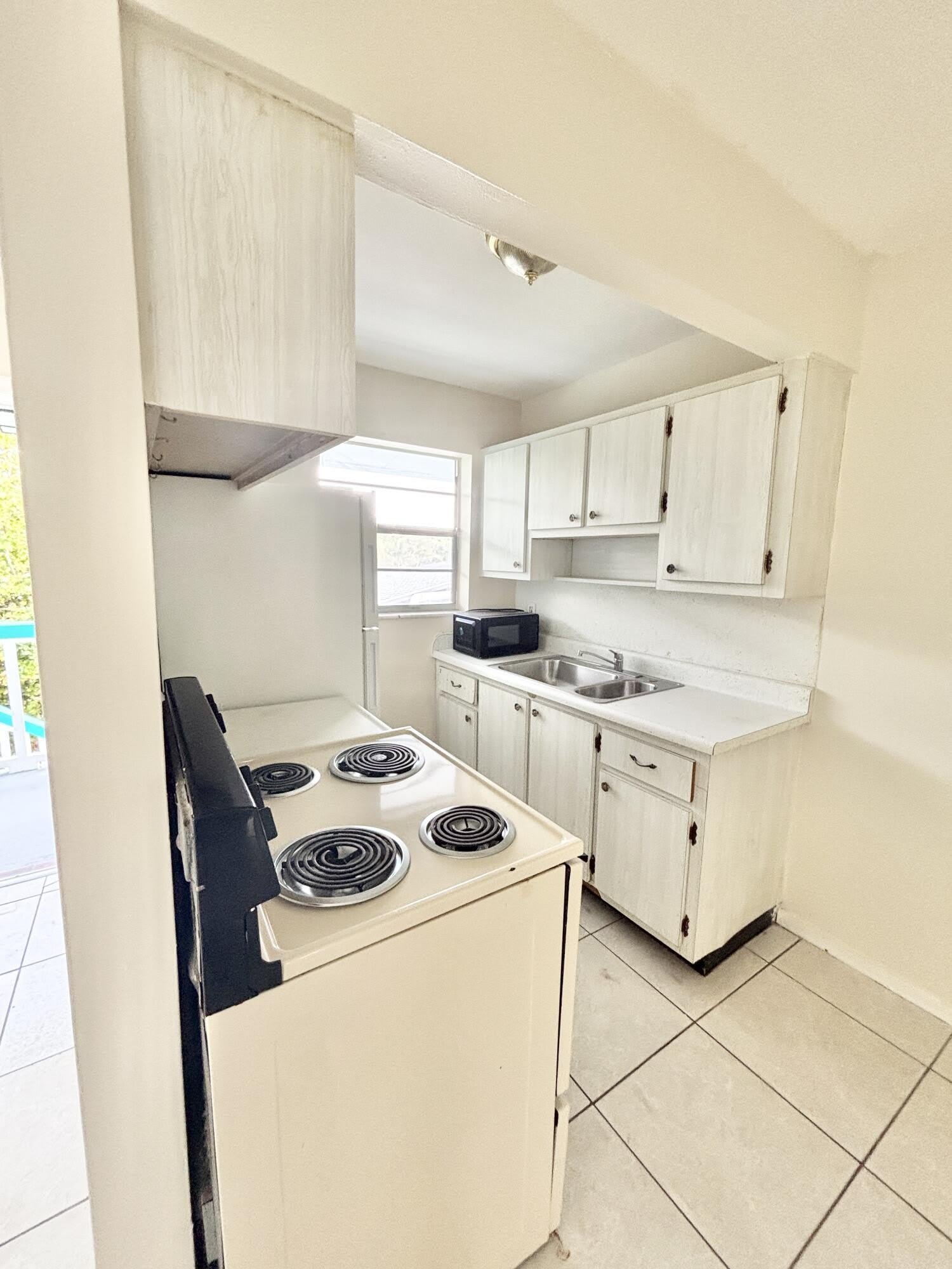 1111 N Federal Highway – photo 5