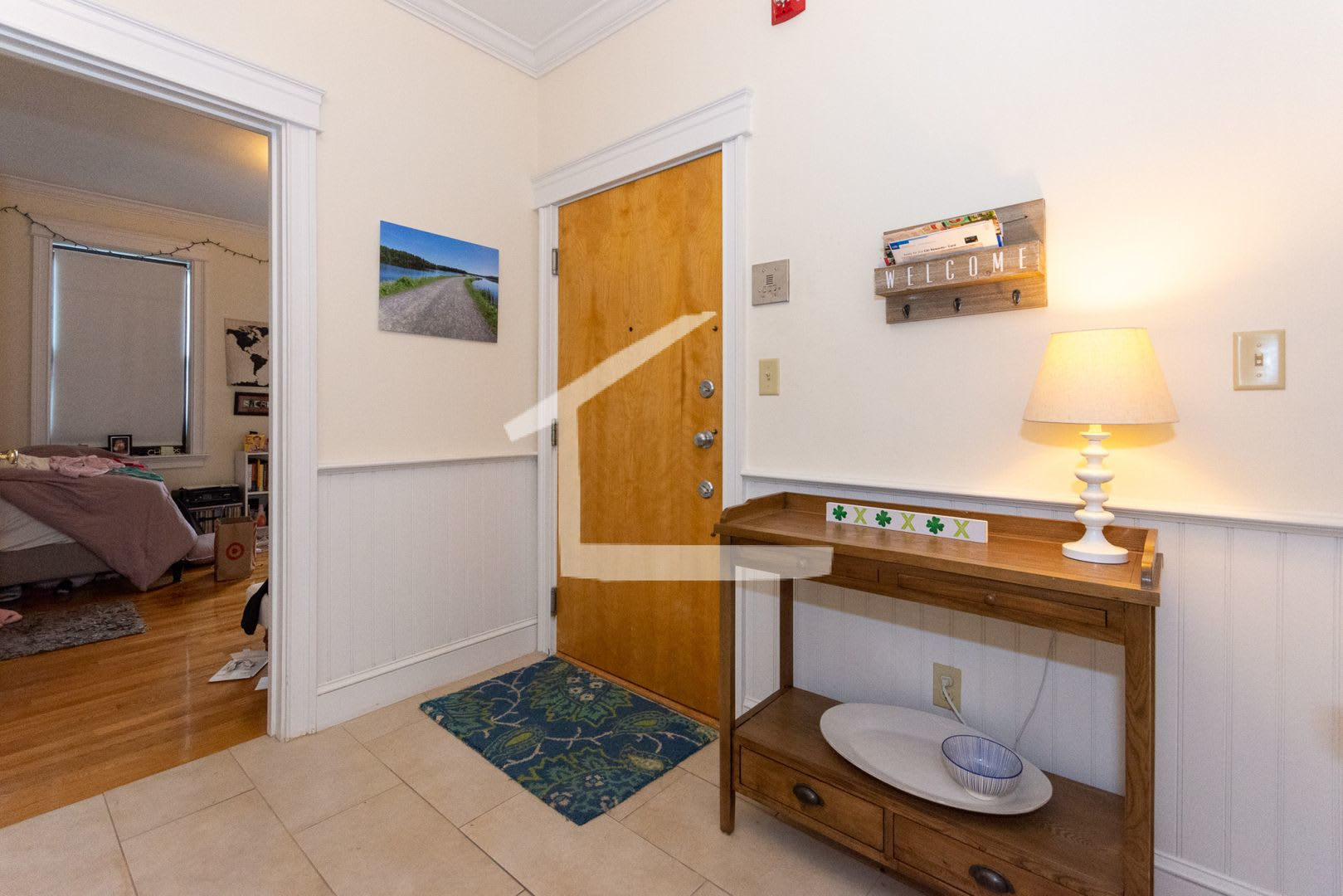 Large Sunny 4 bed with Porch – photo 2