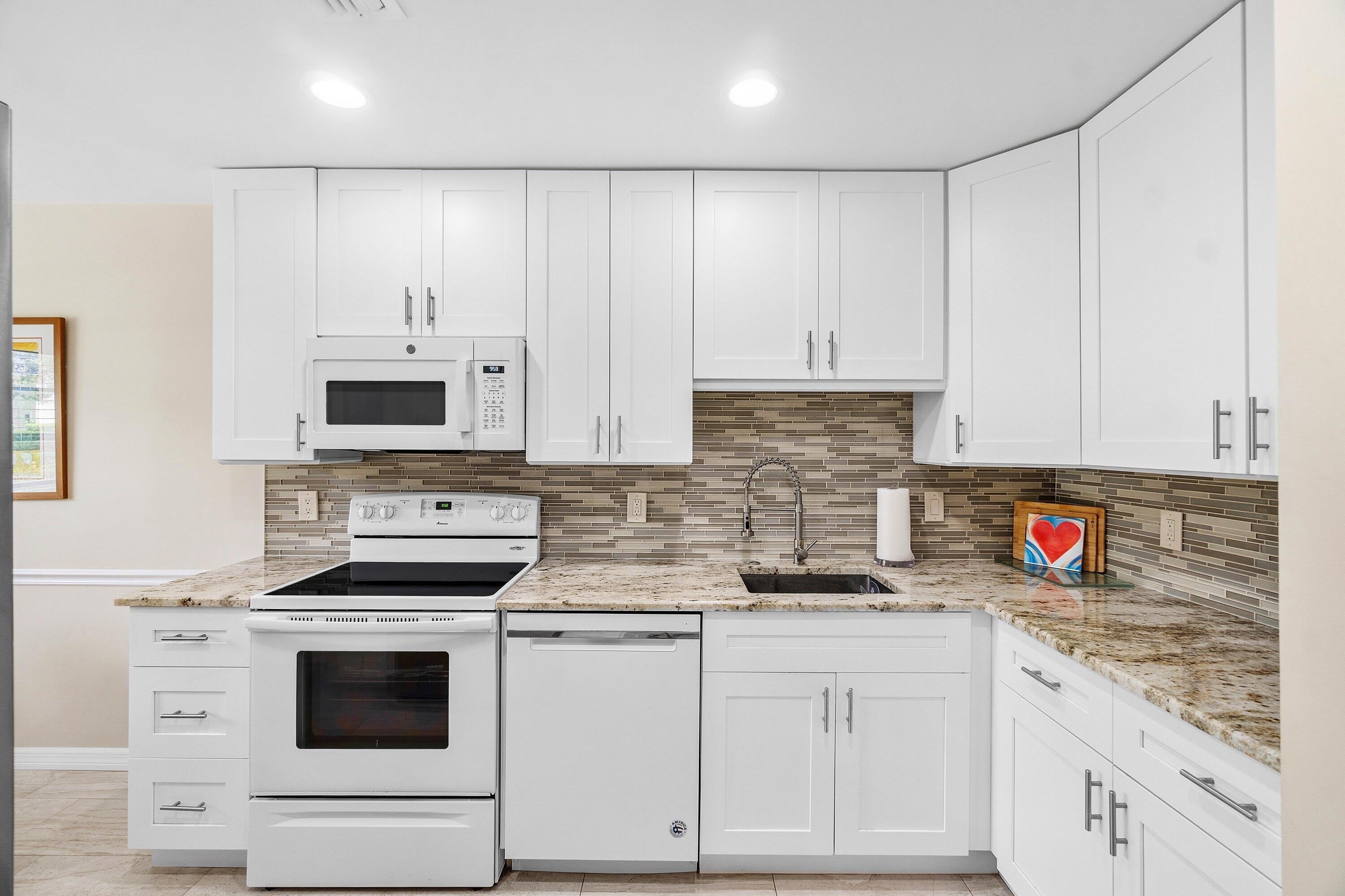 24 Stratford Drive E – photo 3