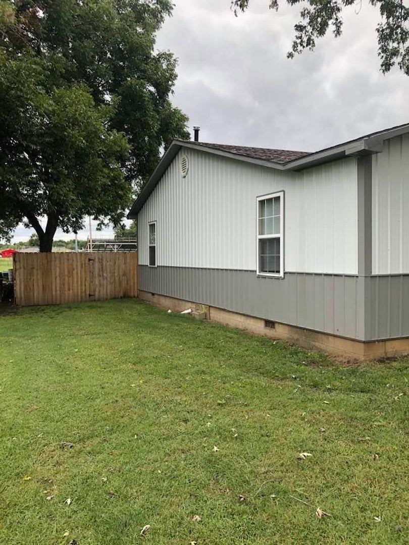 Completely Remodeled 3 Bedroom 1 Bath House New Privacy Fence – photo 4