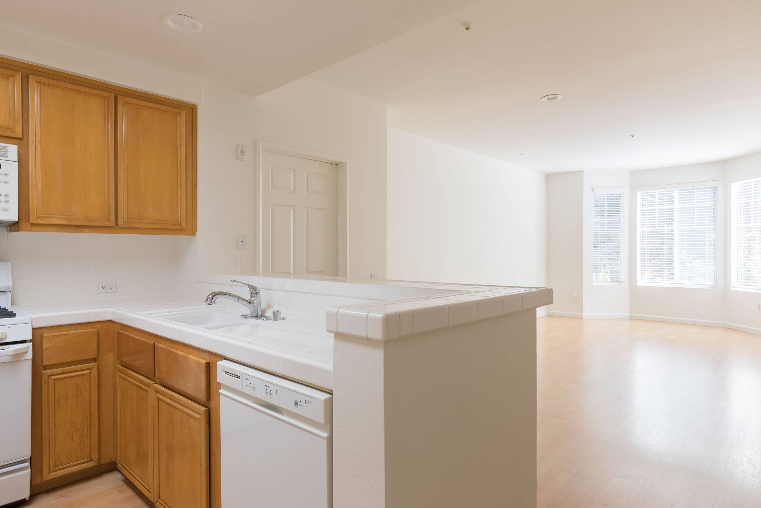 240 Caldecott Lane – photo 5