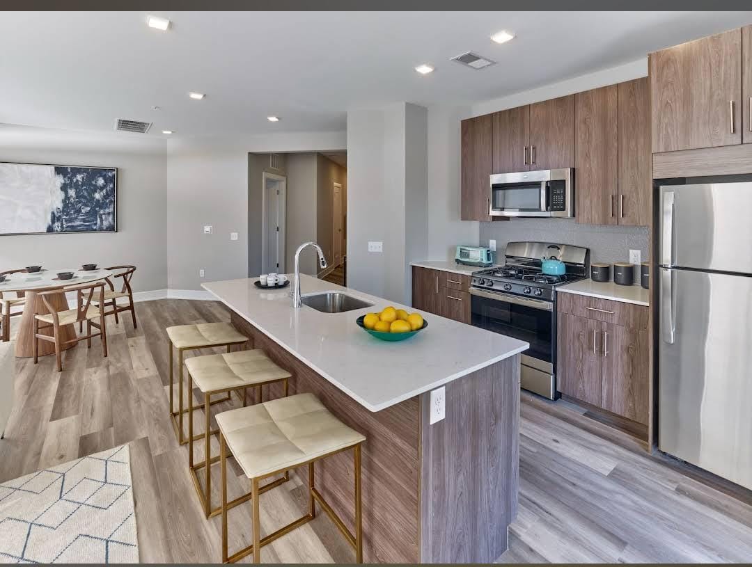 145 Goldsborough Dr – photo 2