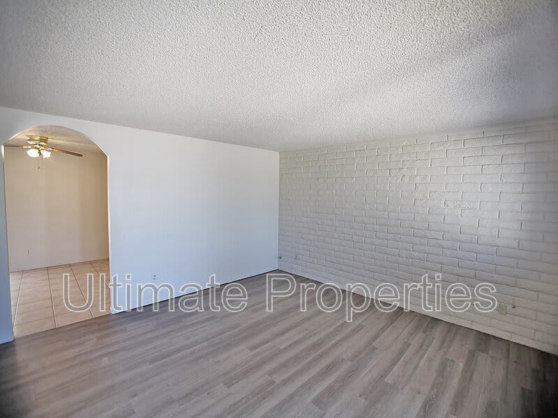 6043 N 71st Ln – photo 3