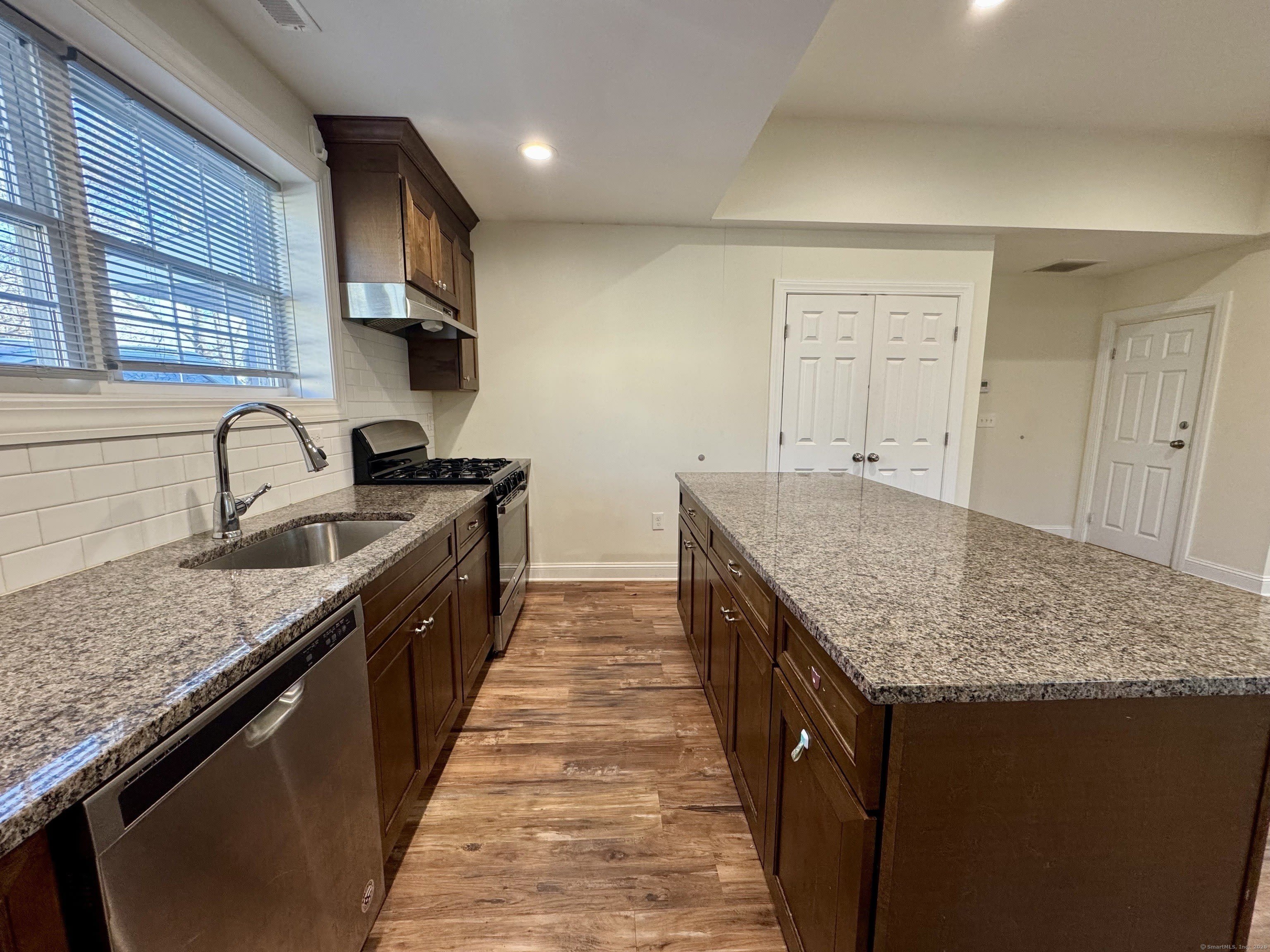 950 Lindley Street – photo 4