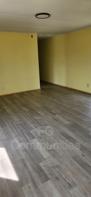 112 Laurin Dr – photo 5