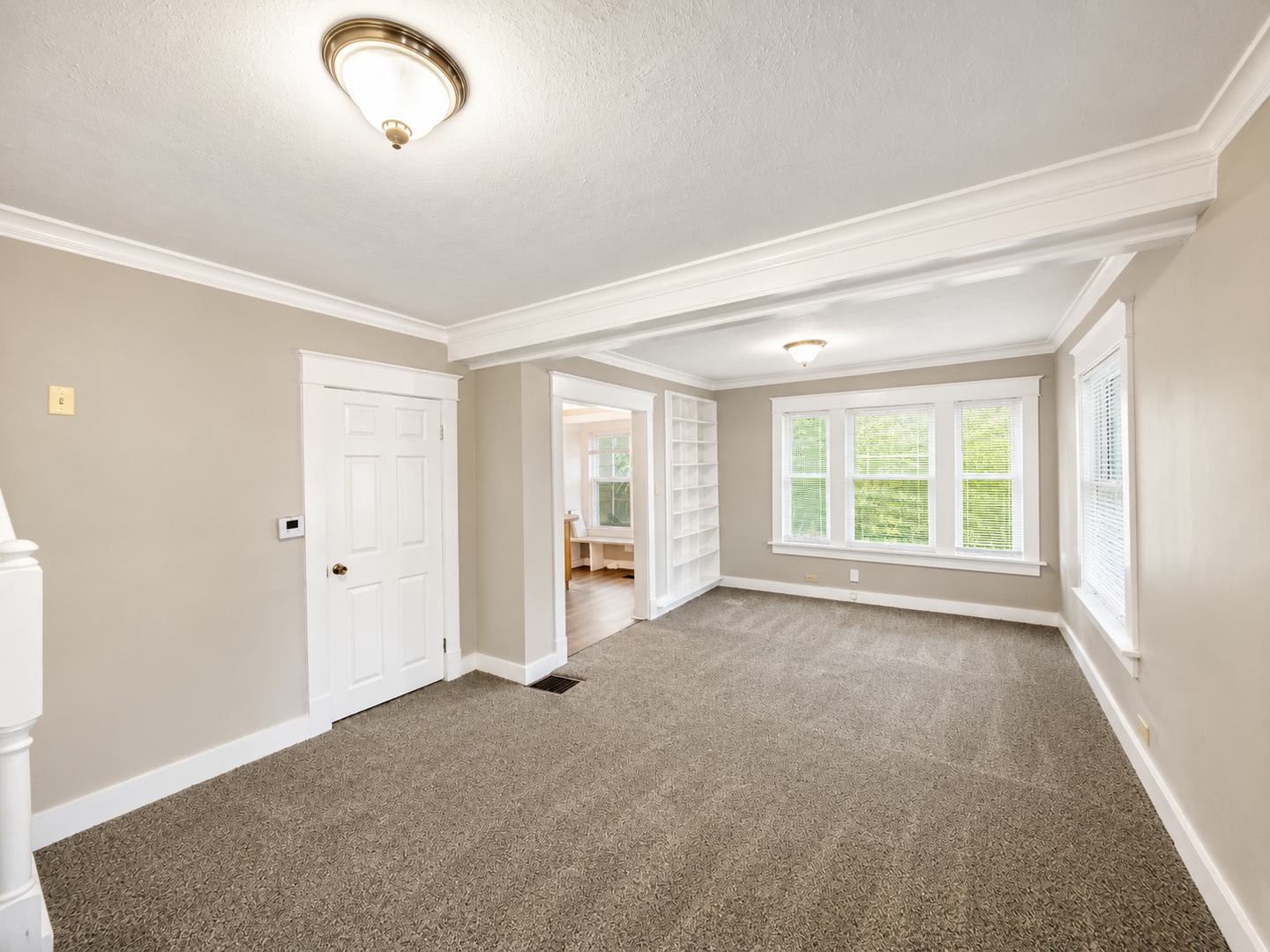 Charming 3-Bedroom Home Within Walking Distance of the Square! – photo 3