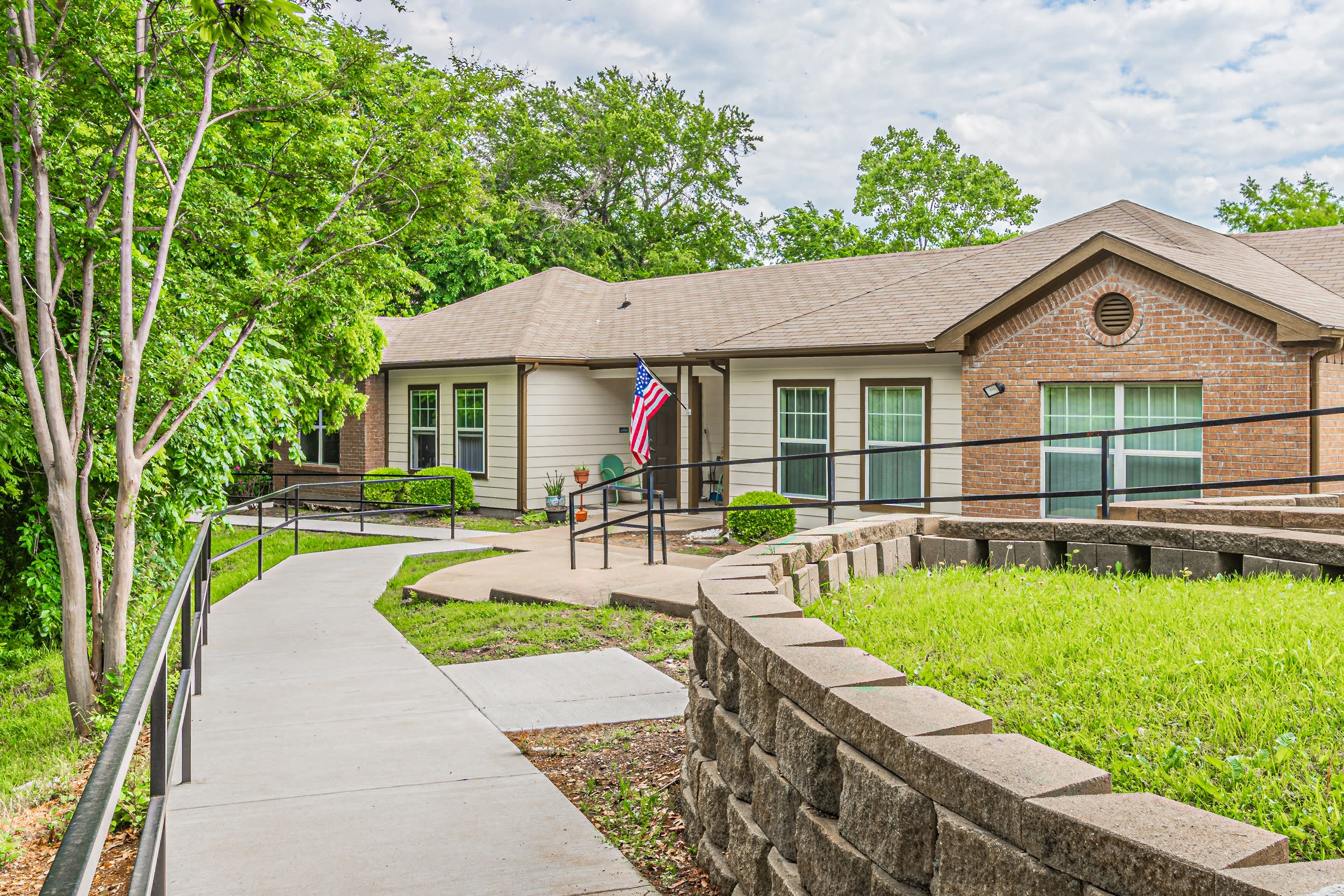 Park Manor 55+ Apartments – photo 3