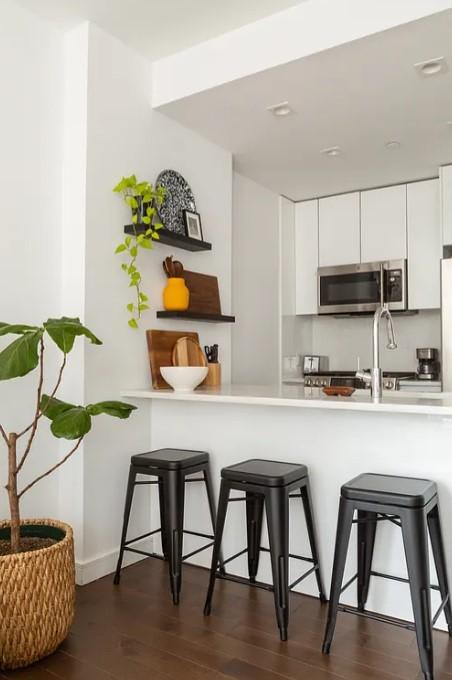 511 West 36th St. – photo 2
